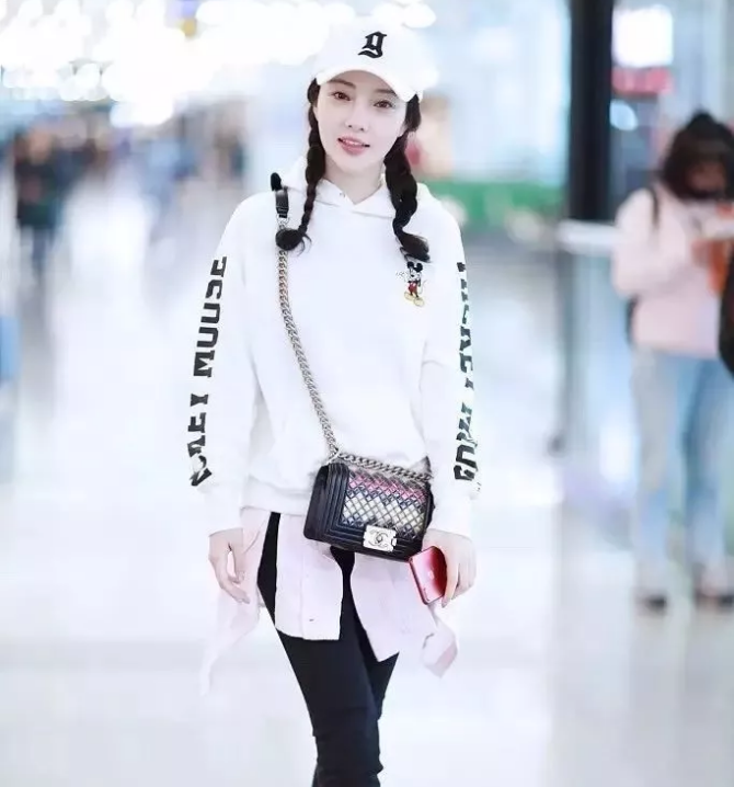 今年秋冬最chic！原來(lái)短發(fā)和帽子這么配??！